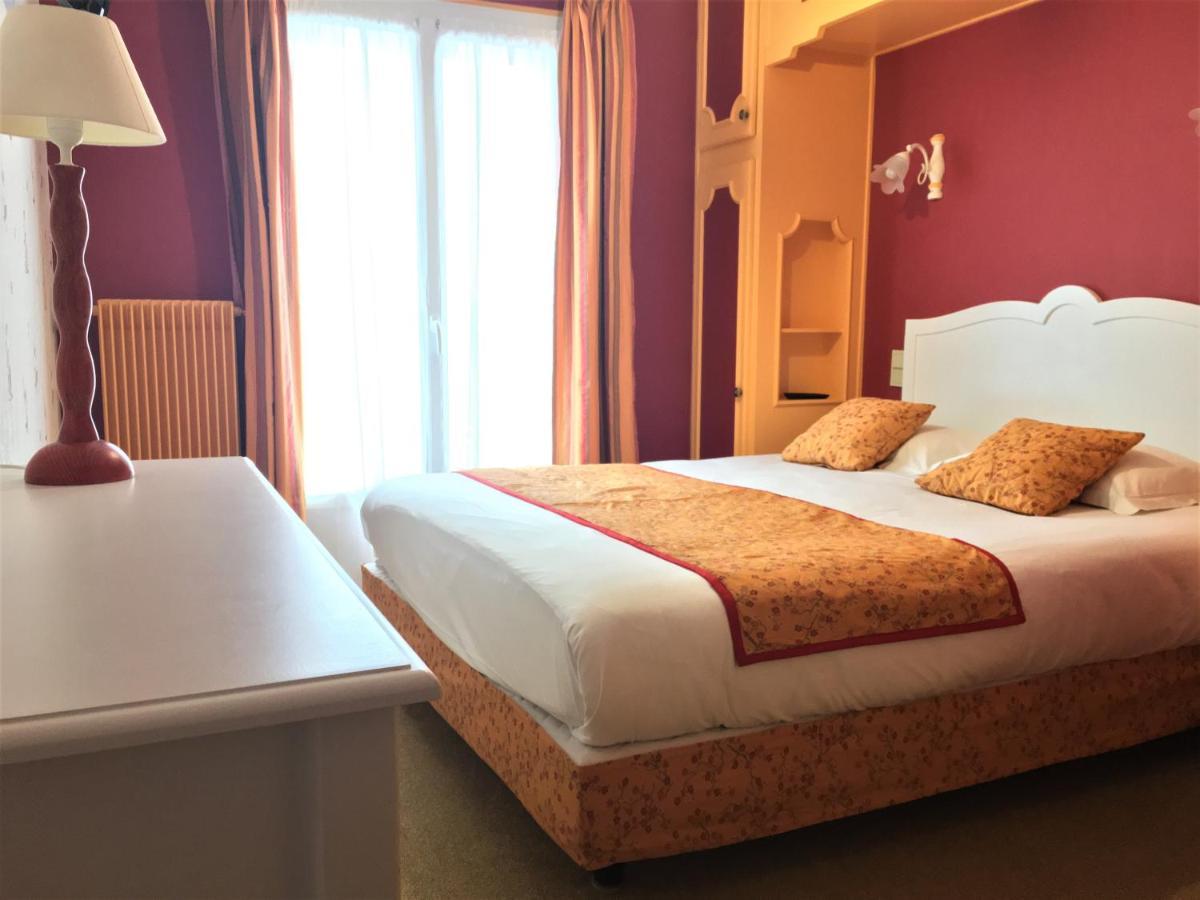 Restaurant Le Grillon Hotel